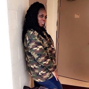Meet your Posher, Dominique